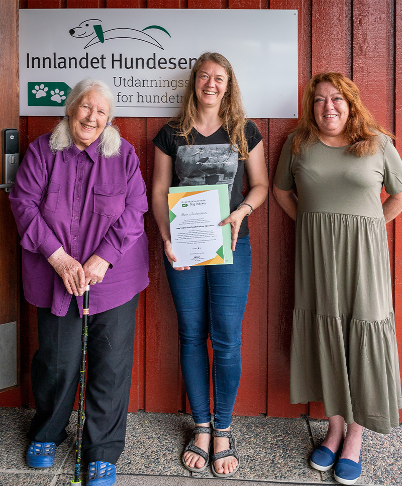 Lisbeth Bord de Waard, Turid Rugaas and Student with diploma